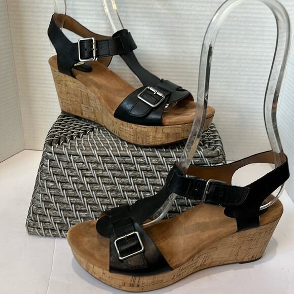 Clark’s Artisan Caslynn Paula Buckled T Strap Leather Cork Wedge Platform Size10 - Picture 1 of 8